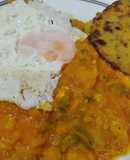 Arepa de maíz con chicharrones de res...🫓🌽🍖
