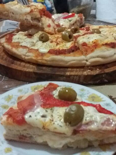 Una foto de Variedad de pizza rellena