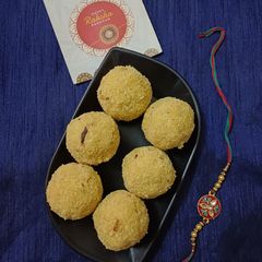 A picture of Rava besan dry fruit laddu.