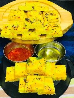 ગુજરાતી ખાટા મારબલ ડિઝાઇન ઢોકળા (Gujarati khata marbal dhokla Recipe in Gujarati) રેસીપી મુખ્ય ફોટો