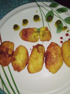 ब्रेड आलू रोल (Bread Aloo Roll Recipe in Hindi) रेसिपी मुख्य फोटो