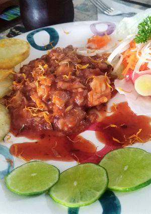 Una foto de Pescado en salsa napolitana