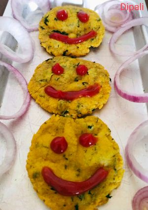 બેબી પાલક પરોઠા (Baby Palak Paratha Recipe In Gujarati) રેસીપી મુખ્ય ફોટો