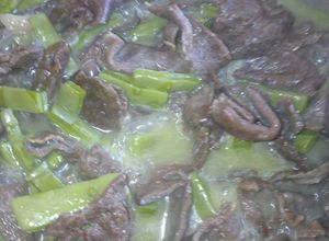 Una foto de Cecina con nopales a la Mario, s