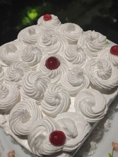 ब्लैक फॉरेस्ट केक (Black forest cake Recipe in Hindi) रेसिपी मुख्य फोटो