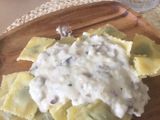 Ravioles con salsa blanca
