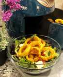 Ensalada de aros de cebolla de AirFryer, queso y vinagreta de pomelo - idea de cena rápida divertida