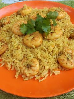 Una foto de Arroz con camarones al curry