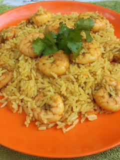 Una foto de Arroz con camarones al curry