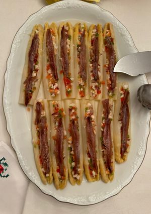 Una foto de Espárragos rellenos de salpicón