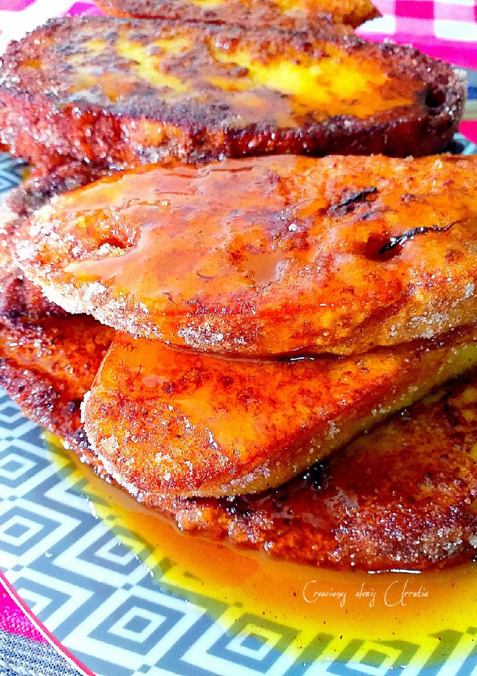 Una foto de Torrijas glaseadas de clementinas confitadas de alexis Urrutia