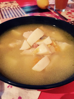 Una foto de Sopa de Picadillo con pollo, jamón, patatas y huevo