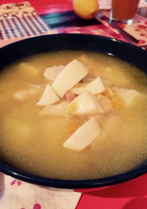 Una foto de Sopa de Picadillo con pollo, jamón, patatas y huevo