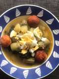 Guisado de verduras, con croquetitas de salmón