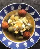 Guisado de verduras, con croquetitas de salmón