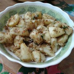 A picture of Alu chaat.