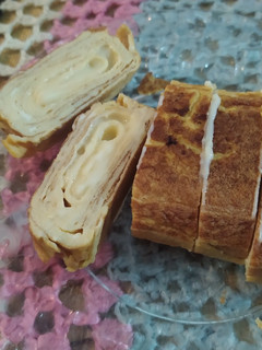 Una foto de Tortilla japonesa (tamagoyaki)