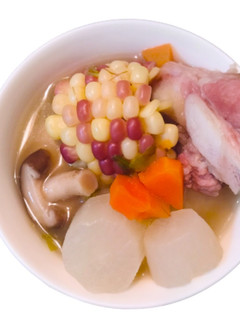 白蘿蔔菇菇玉米排骨湯 (一鍋到底) 的食譜成品照片