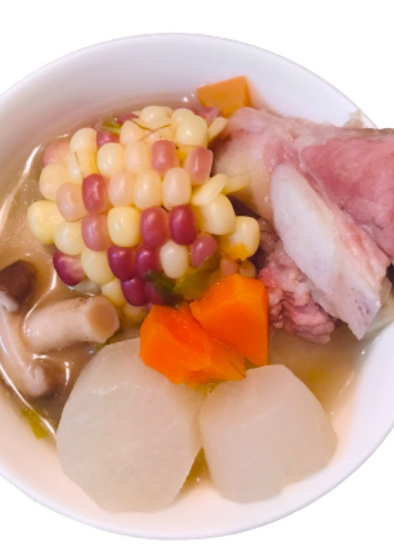 白蘿蔔菇菇玉米排骨湯 （一鍋到底） 的食譜成品照片