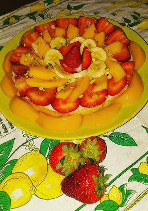 Foto di Torta con crema al limone e frutta fresca