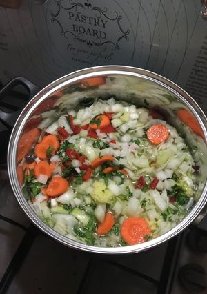 A picture of British Restaurant Style Curry Base Gravy.