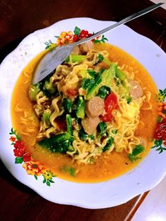 Foto resep Seblak mie telur sosis