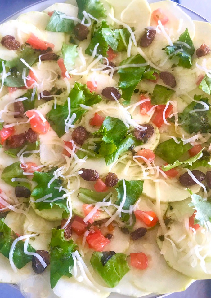 Una foto de Carpaccio de calabacín