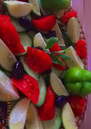 صورة لوصفة سلطة خفيفة ولذيذة 🥗😎