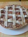 Crostata di ricotta con amaretti e marmellata di pesche