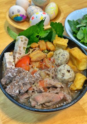 Hình của món Bún Riêu Cua Tóp Mỡ Mọc Giòn.