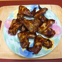 A picture of Lee's Grilled/Smoked Lemon-Garlic Chicken Wings.