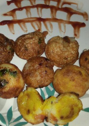 आलू भरे हुए सूजी अप्पे (Potato stuff suji appe recipe in hindi) रेसिपी मुख्य फोटो