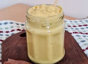 Una foto de Not-Mayo "Mayonesa" de garbanzos 🌱 "Mayonesa" sin huevo 🌱 Vegana