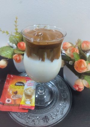 A picture of Dalgona coffee with coffee mate.