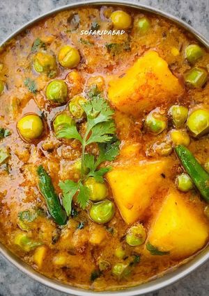 A picture of Aloo matar.