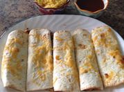 Una foto de burrito de carne y zanahorias