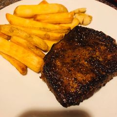 A picture of Cast iron rib eye steak.