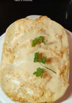 Una foto de Coliflor al vapor con salsa blanca gratinado
