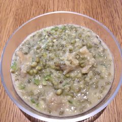 A picture of Ginisang Monggo (sauteed mung beans).