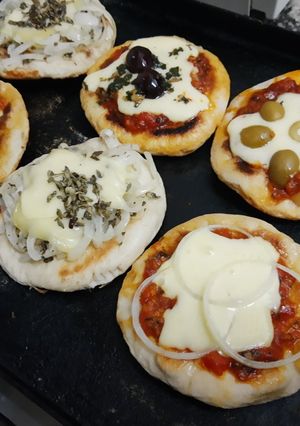 Una foto de Pizzetas en "plancheta"
