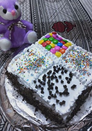 A picture of Eggless vanilla cake.