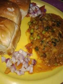 पाव भाजी (Pav bhaji recipe in Hindi) रेसिपी मुख्य फोटो