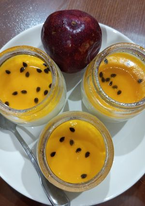 Hình của món Panna cotta chanh dây.