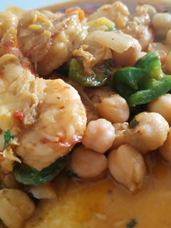 Una foto de Garbanzos con gambas al curry