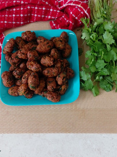 મેથી ના મુઠીયા (Methi Muthia Recipe In Gujarati) રેસીપી મુખ્ય ફોટો