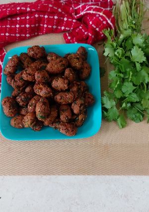મેથી ના મુઠીયા (Methi Muthia Recipe In Gujarati) રેસીપી મુખ્ય ફોટો