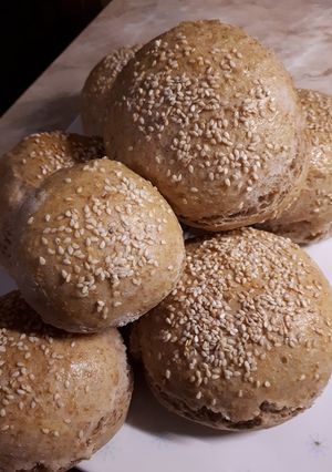 Teljes kiőrlésű házi zsemle recept fotója