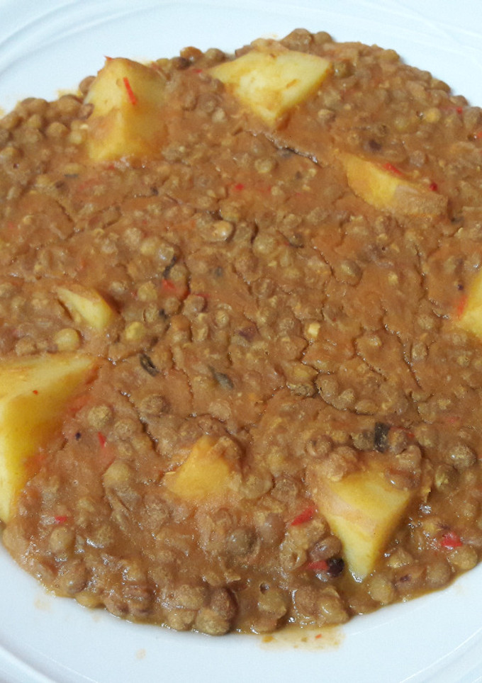 Una foto de Guiso de lentejas vegano