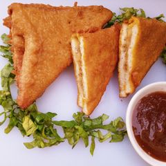 A picture of Bread pakora.