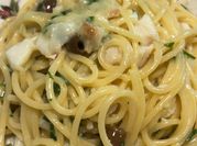 Una foto di merluzzo padella